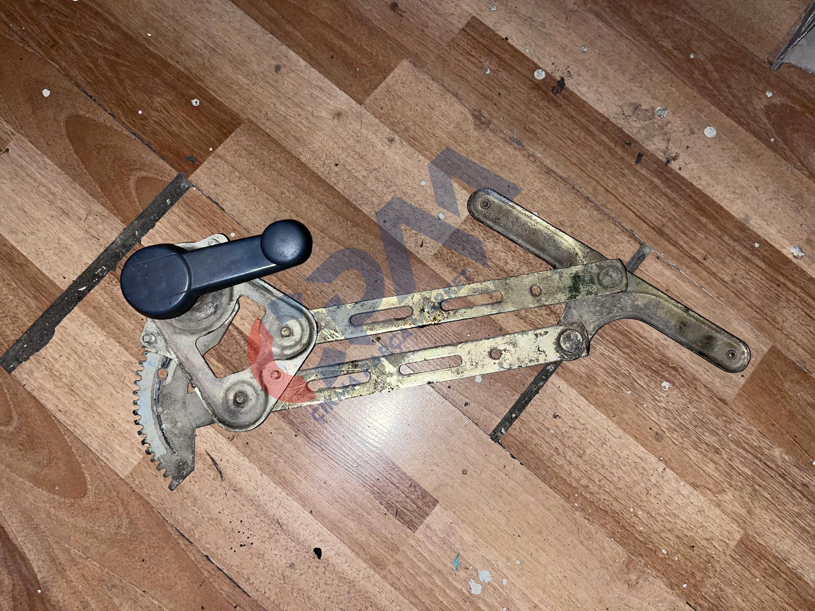 Renault R 9 Sağ Arka Cam Krikosu