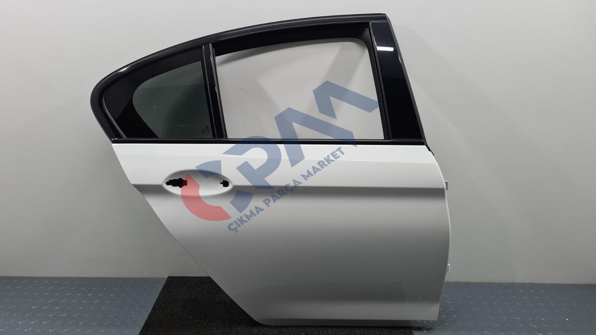 BMW ÇIKMA G30 BEYAZ SAĞ ARKA KAPI