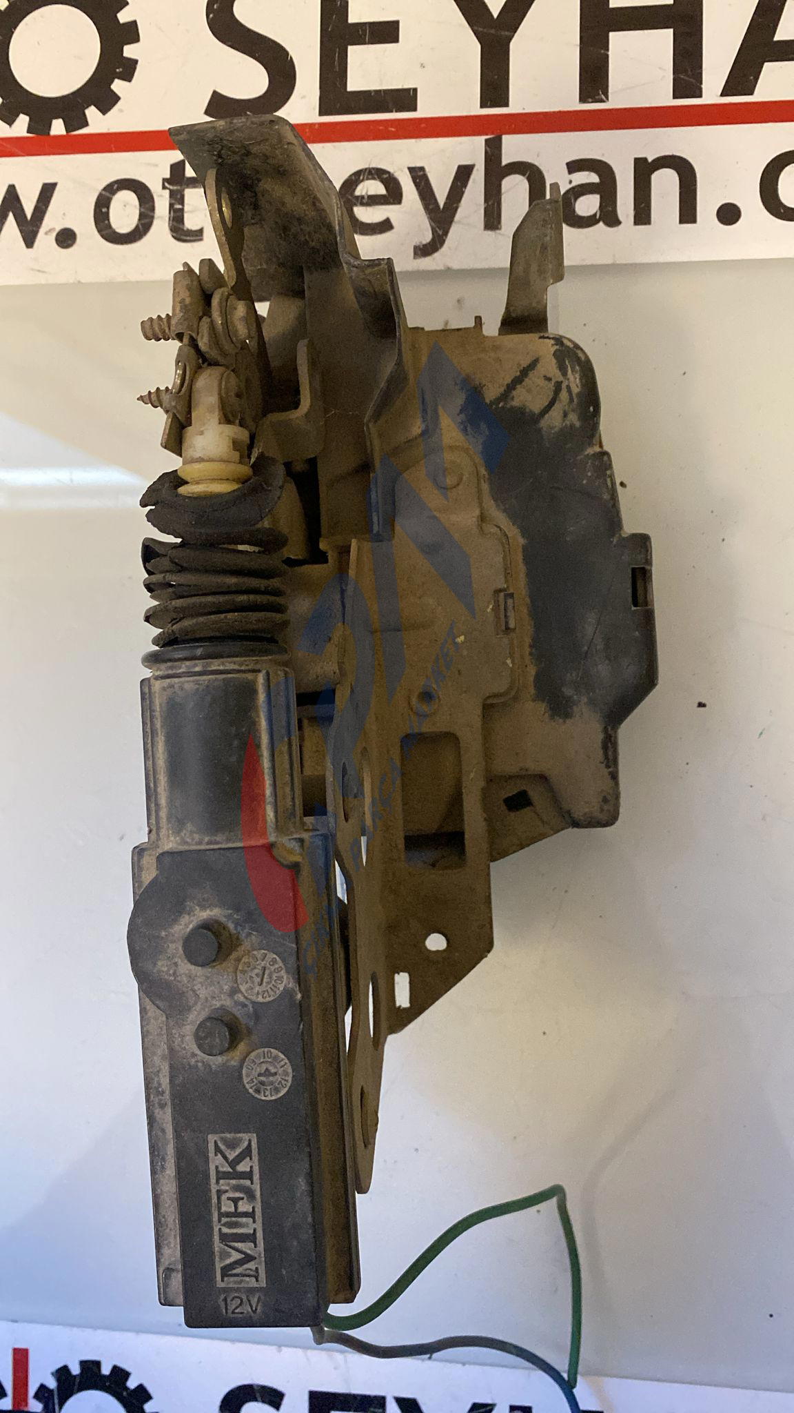 81810051 BMW E34 sol arka kapı kilidi