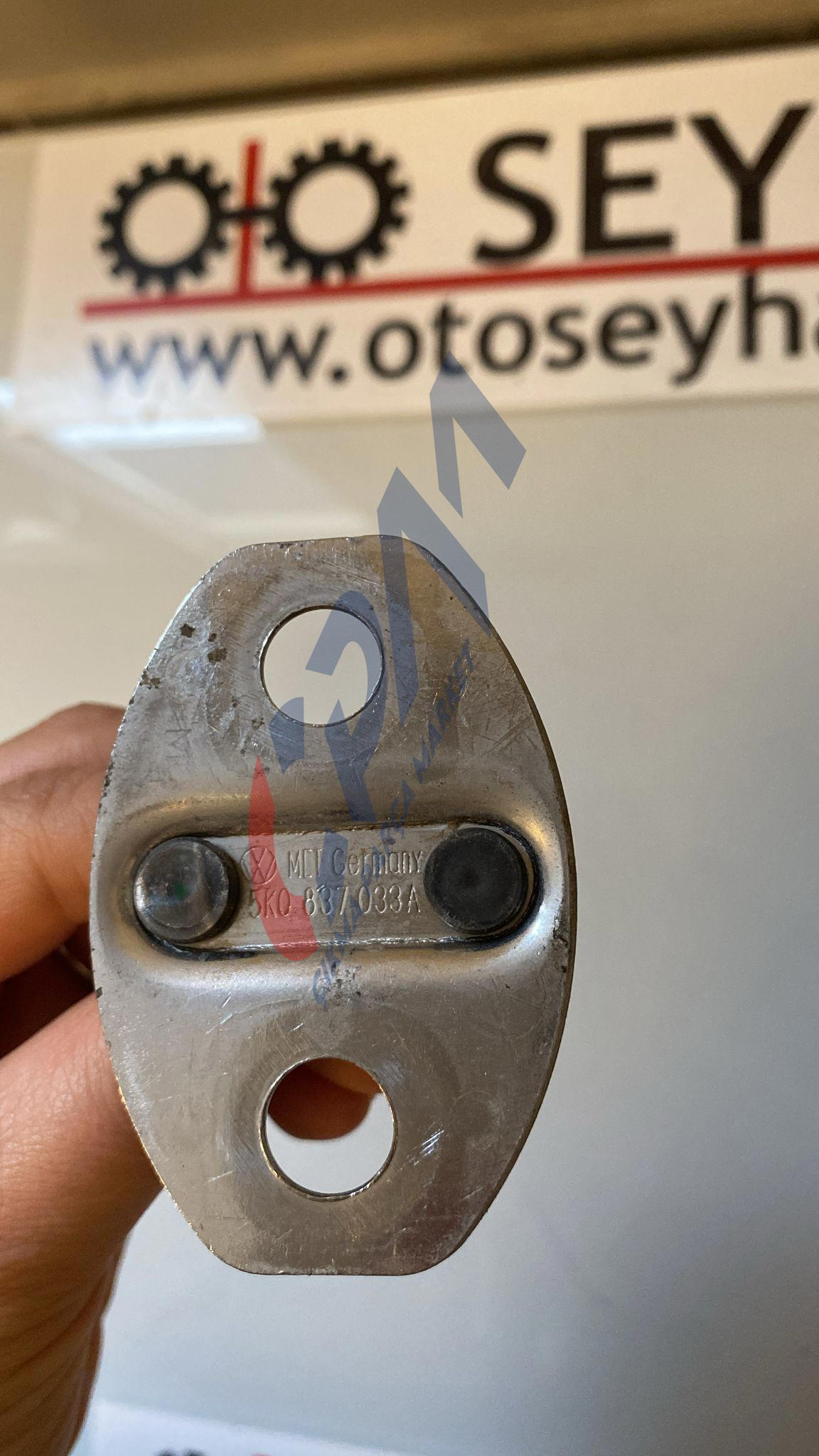 5K0837033A Volkswagen Jetta 2013 sağ sol arka kapı kilit karşılığı