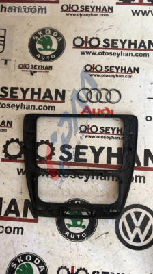5C6858071A Volkswagen Jetta 2014 teyp çerçevesi