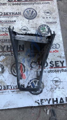6R1863680 Volkswagen Polo 2017 1.2 tsı orta konsol