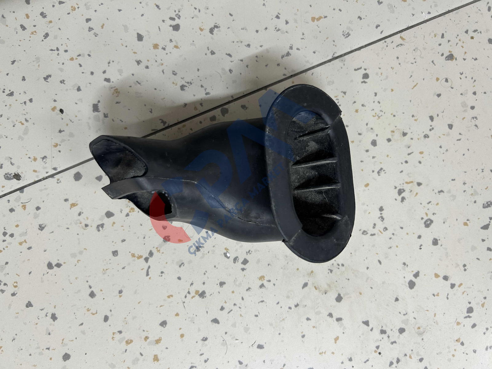 BMW M SERISI M5 M6 SU TAHLİYE KAUÇUĞU SOL 64316913497