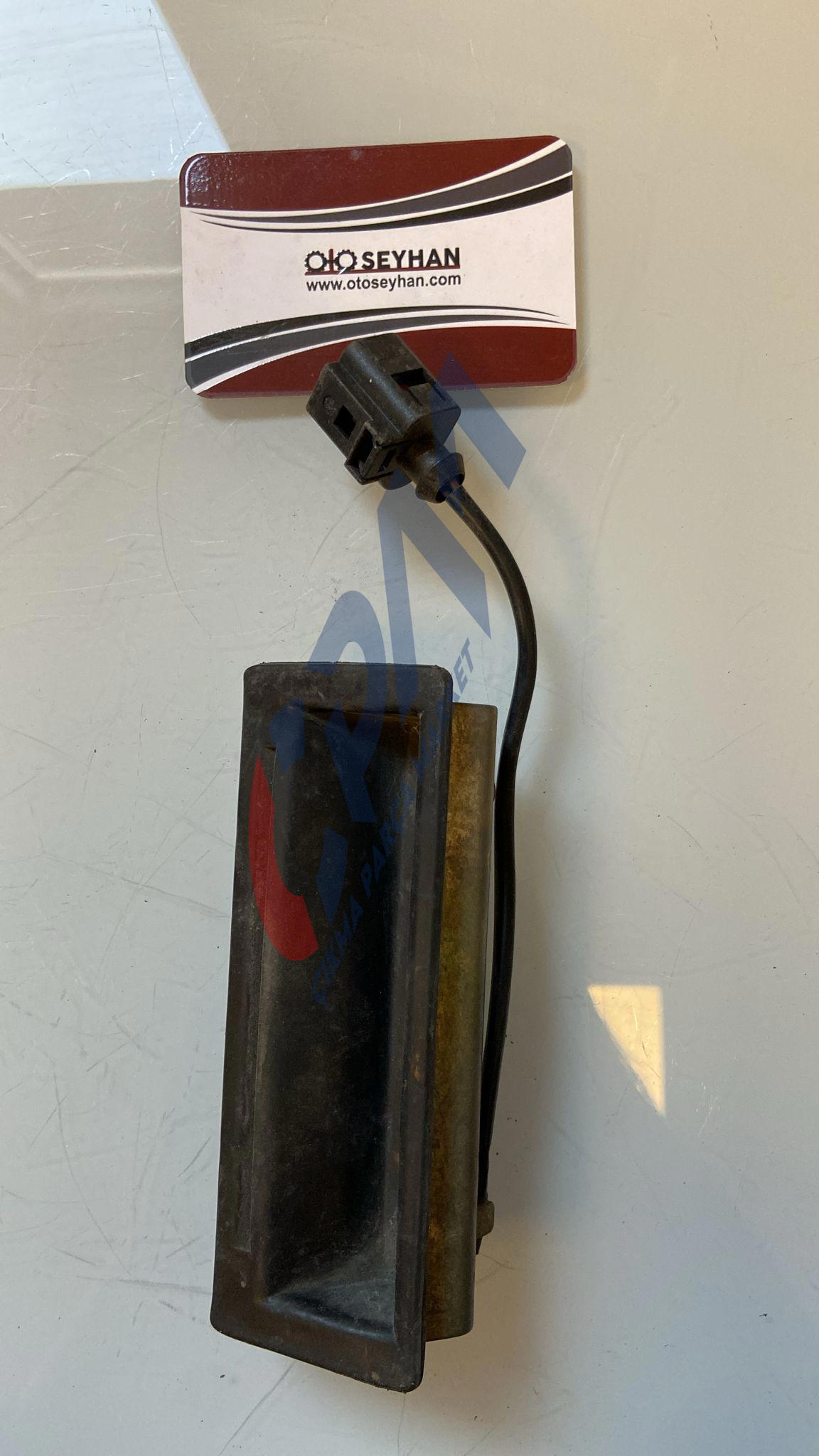 1J0827566F volkswagen bora bagaj açma kolu düğmesi