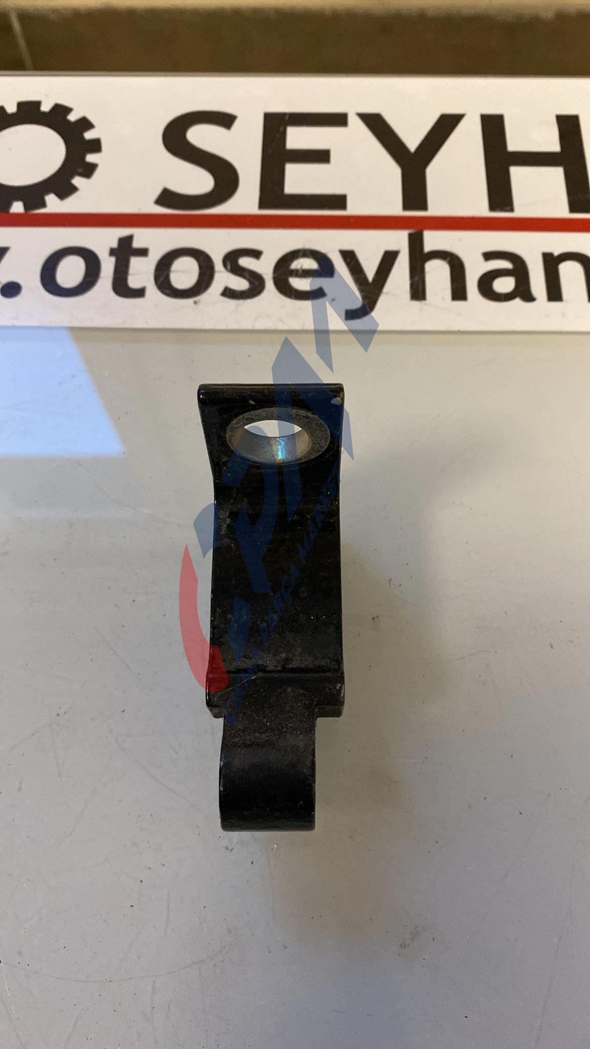 8V5833403B Volkwagen Passat B8 sol arka kapı alt menteşesi