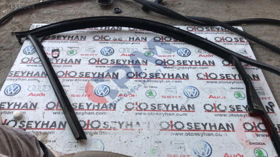 1K4837431 vw golf 5 sağ ön kapı cam çerçeve fitili