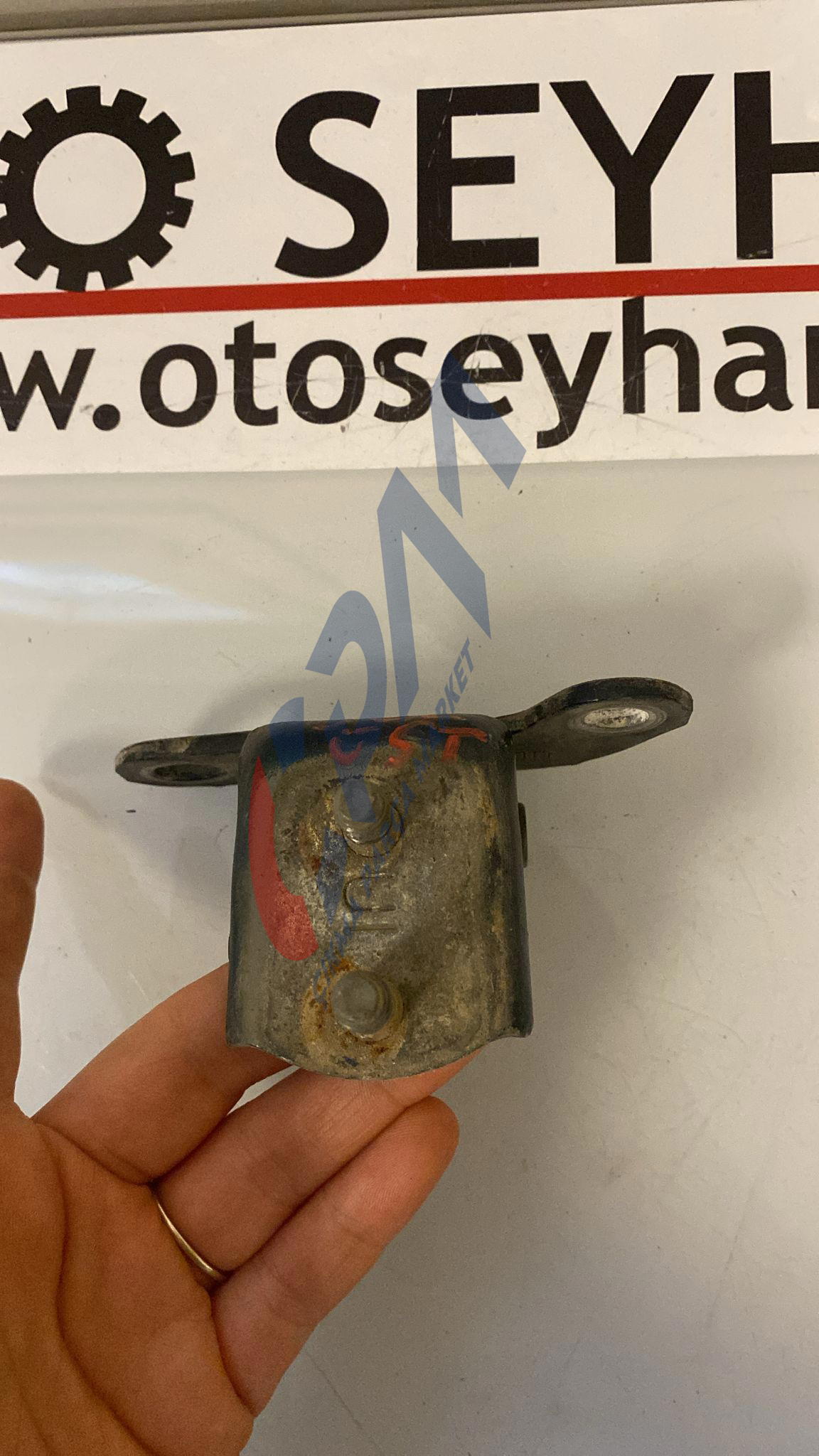 Toyota Carina 1998 sol arka kapı üst menteşesi