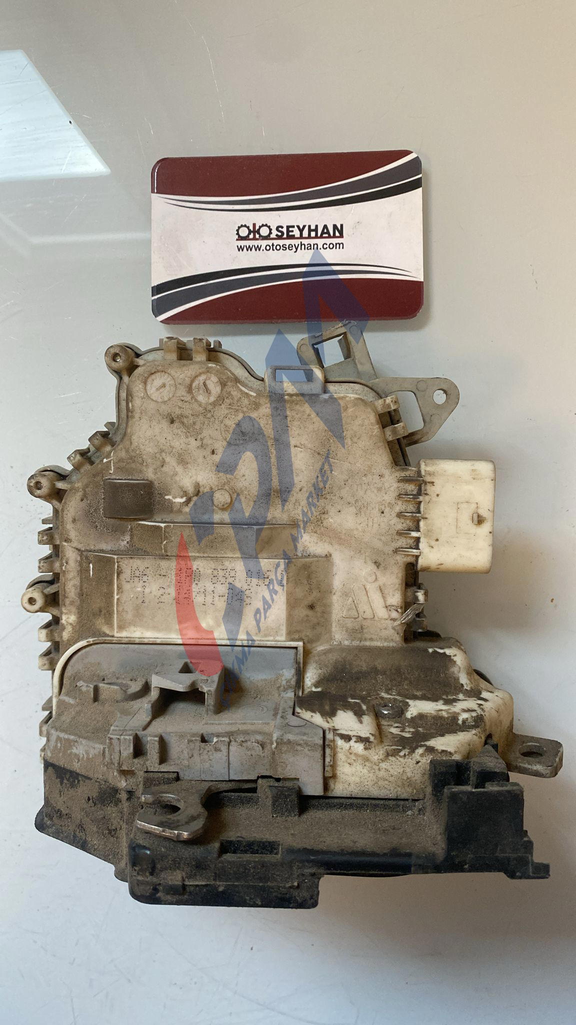 1P0839016D seat leon 2010 sağ arka kapı kilidi