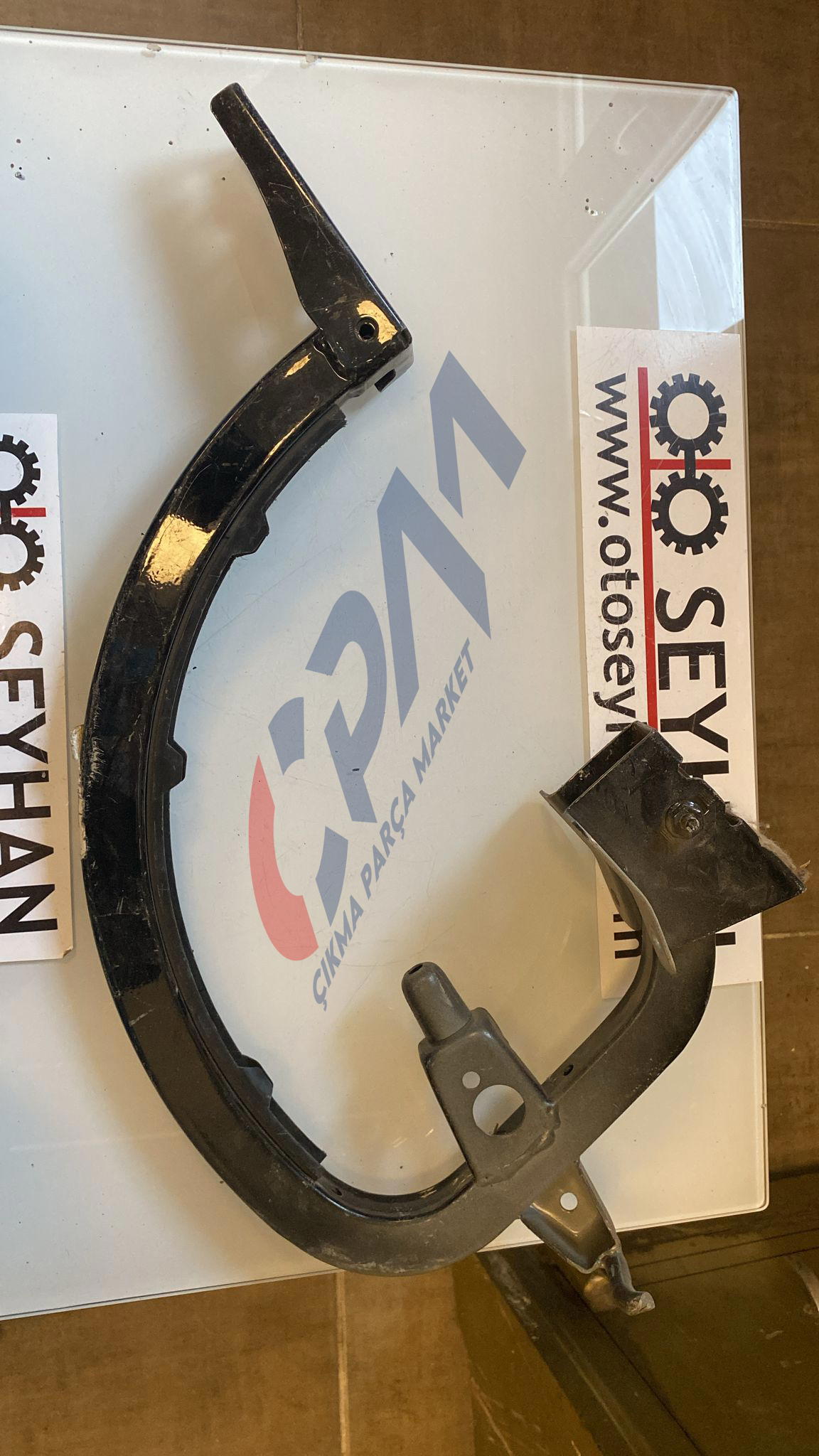 8V5827302C Audi A3 sedan 2020 bagaj kapağ menteşesi sağ