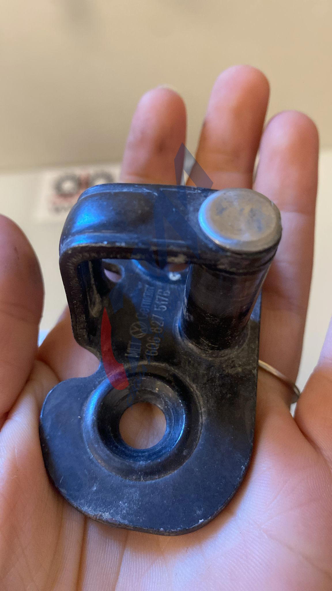 6Q6827517B Skoda Yeti 2013 bagaj kilit karşılığı