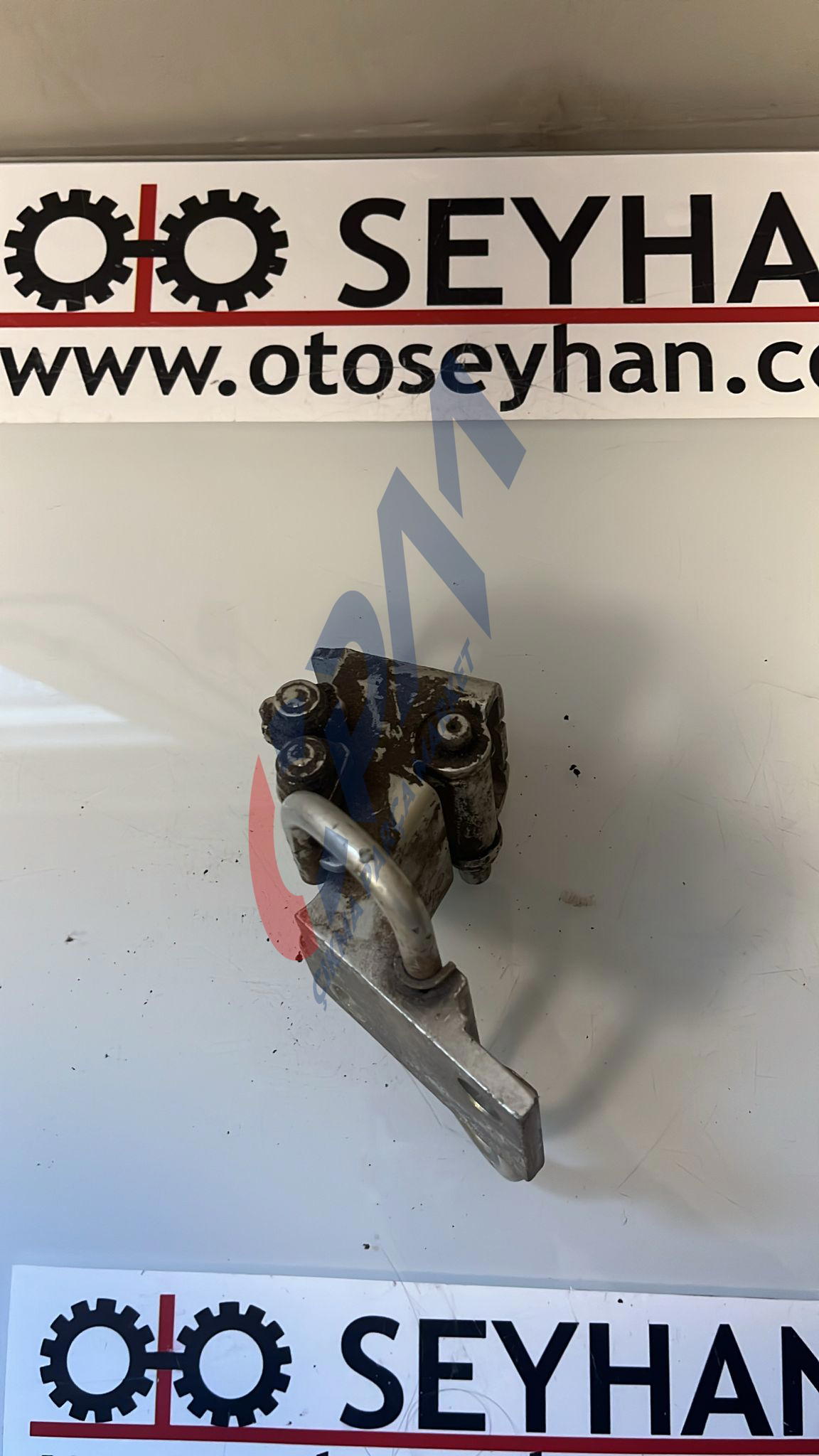 1J4833412 Volkswagen Golf 4 Bora 1999 sağ arka kapı alt menteşesi