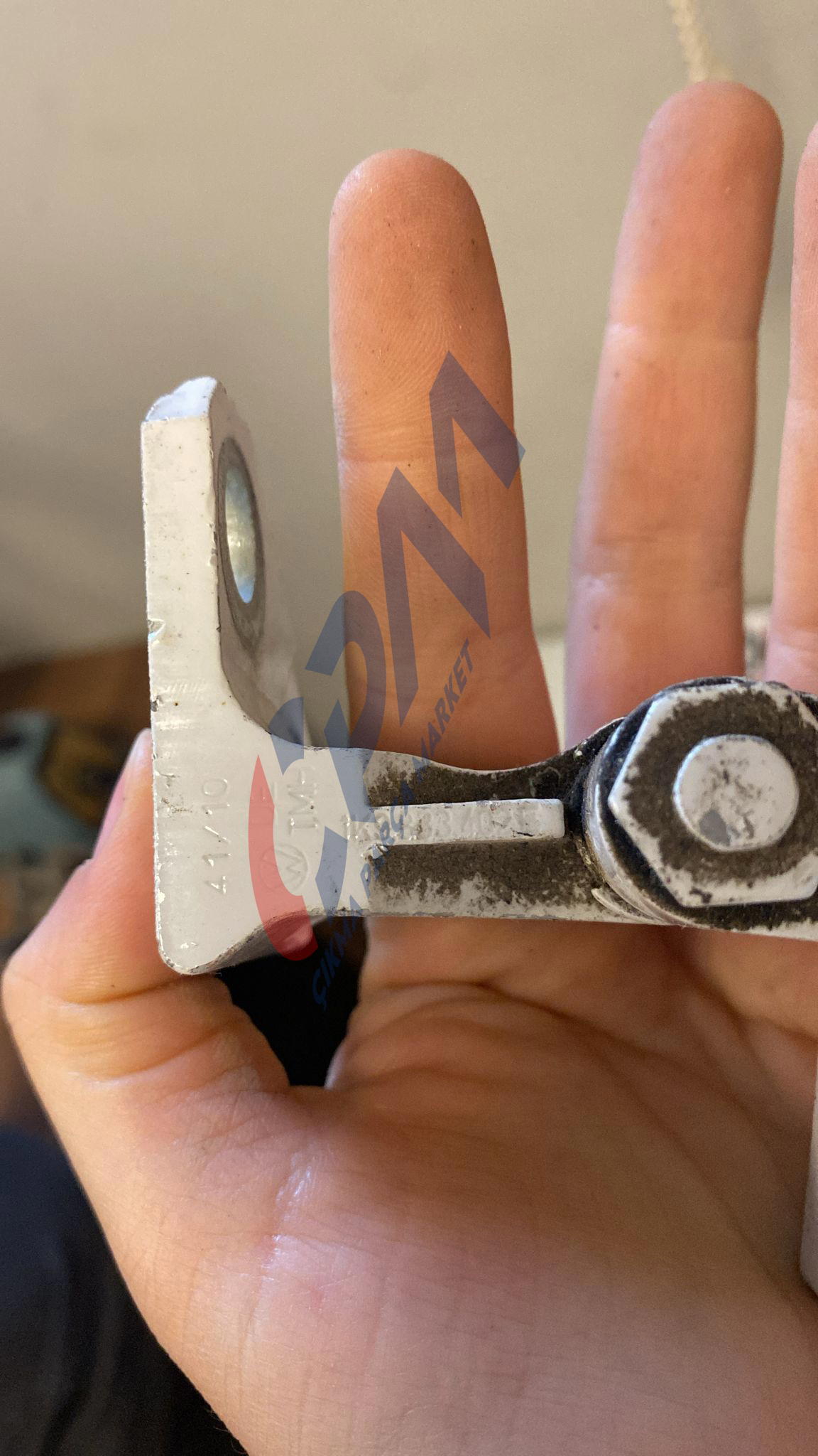 1K9833402 golf 6 sağ arka kapı üst menteşesi