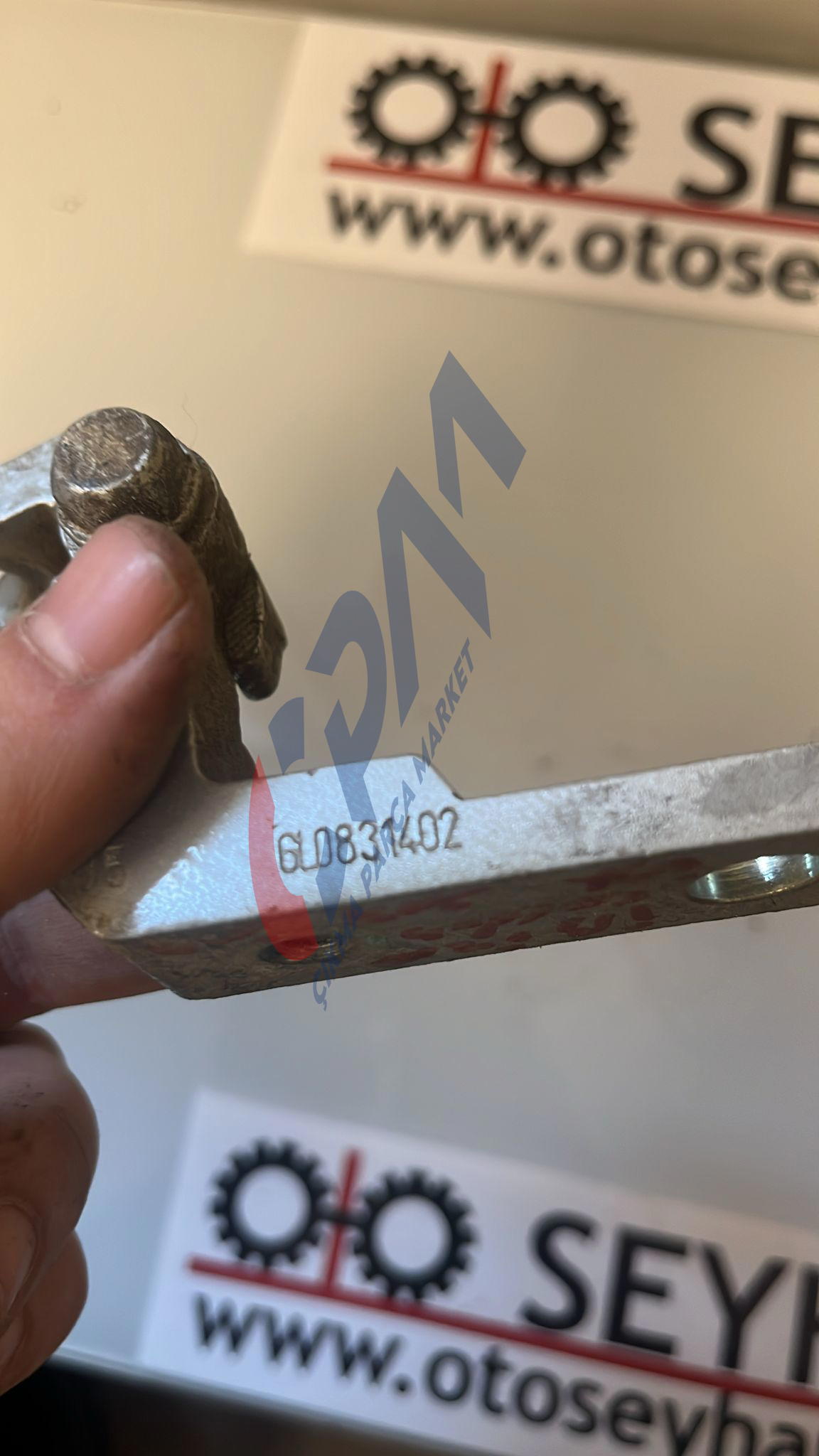 6L0831402 Seat ibiza 2004 Cordoba sağ ön kapı üst menteşesi