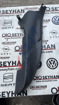 3G5867766C Volkswagen Passat b8.5 b8 arka koltuk sağ yan kaplaması direk alt döşeme