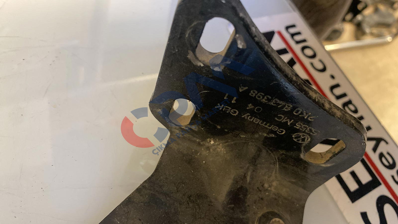 2K0843398A Volkswagen Caddy 2006 sağ alt sürgülü kapı ray makarası