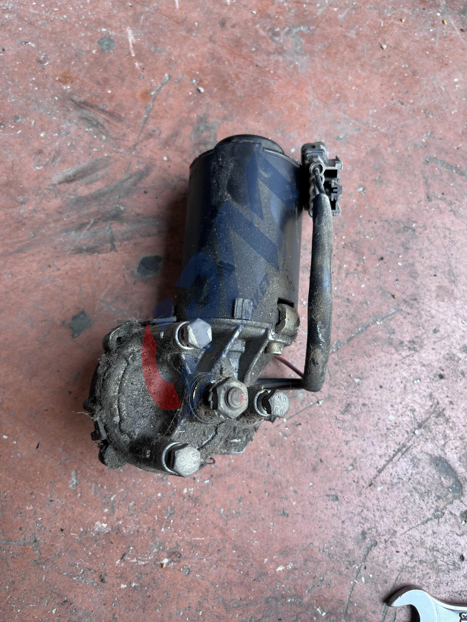 DACİA SOLENZA CAM SİLECEK MOTORU