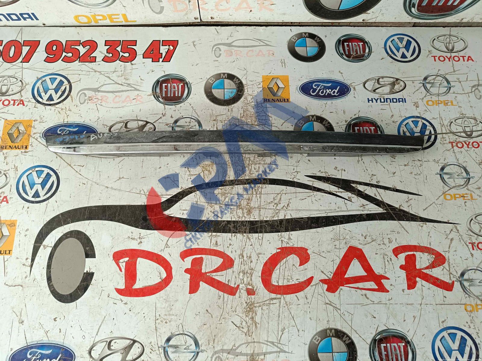 2010 2012 Toyota Auris Arka Bagaj Çıtası 76811 02480