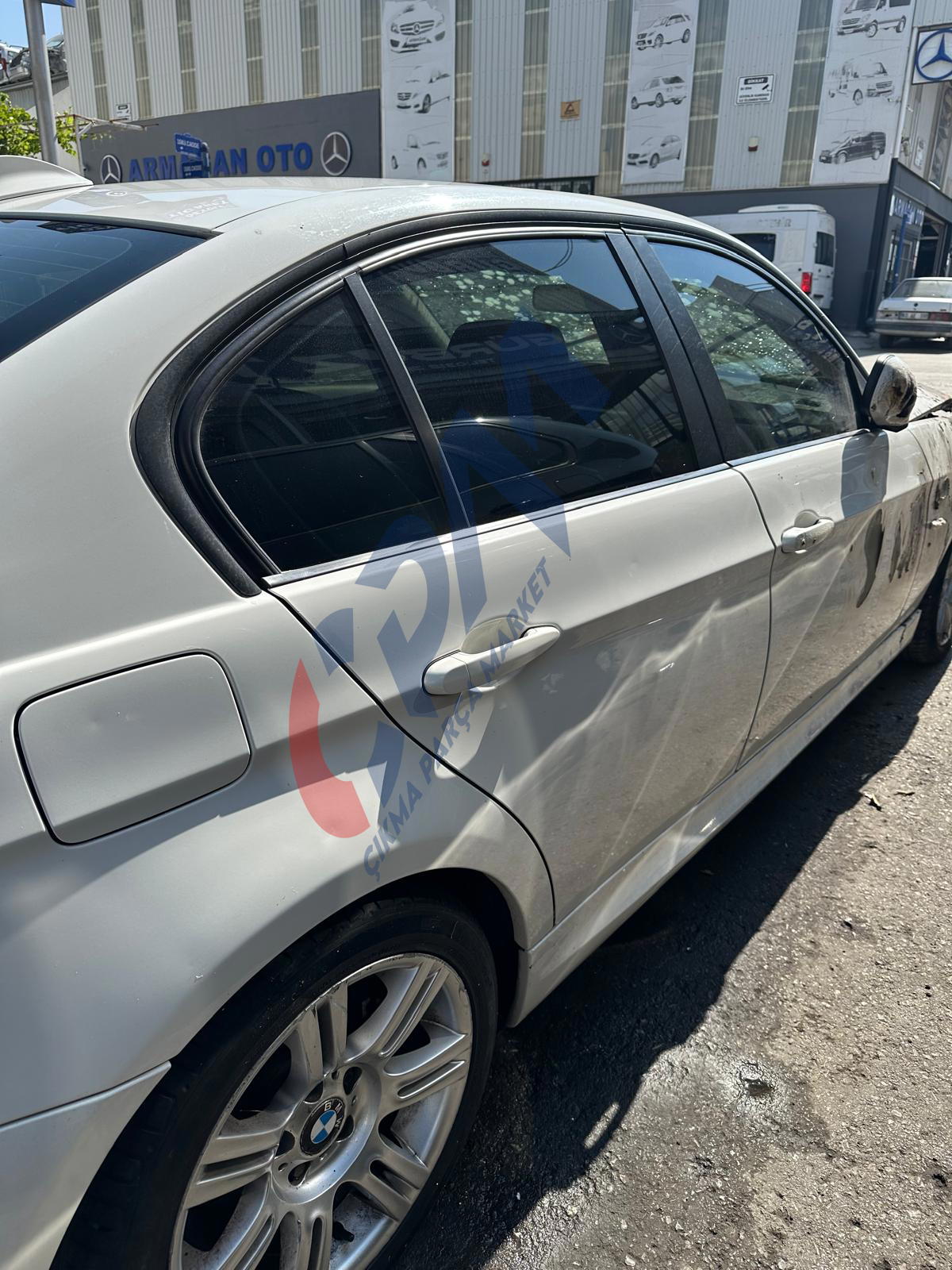 BMW E90 SAĞ ARKA KAPI BEYAZ
