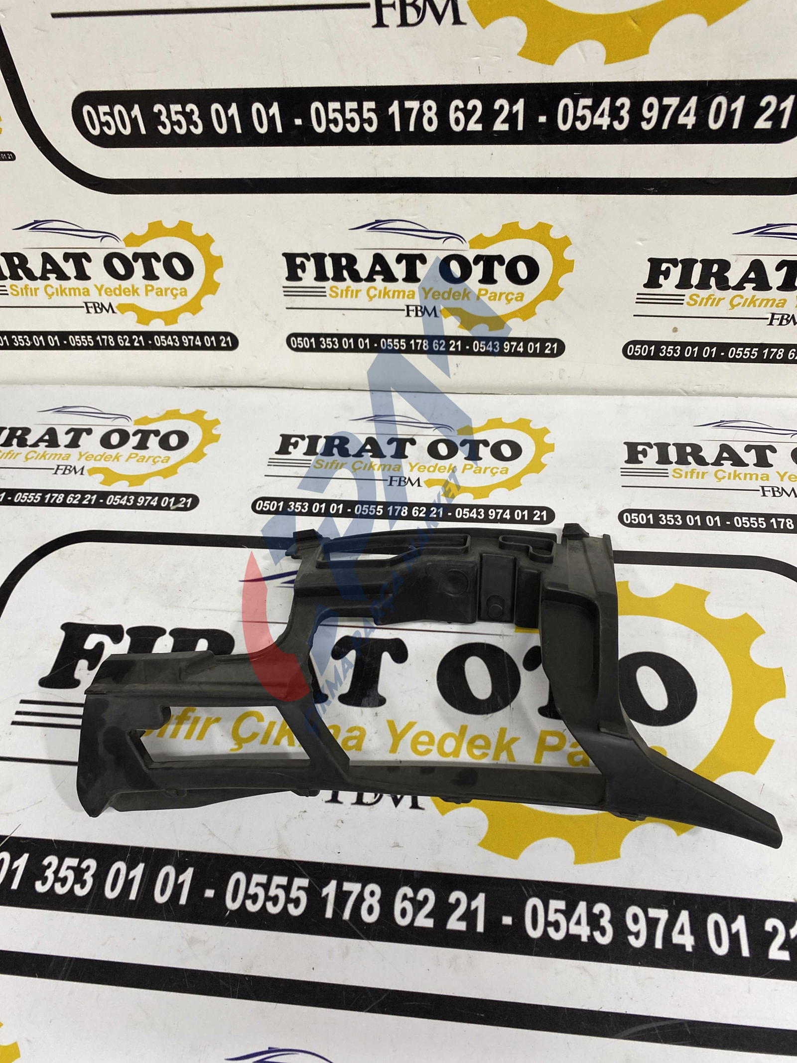 Volkswagen Golf 6 Sağ Ön Tampon Braketi 5K0807724B
