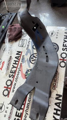 1K0819806 vw golf 6 ayak havalandırma borusu sağ