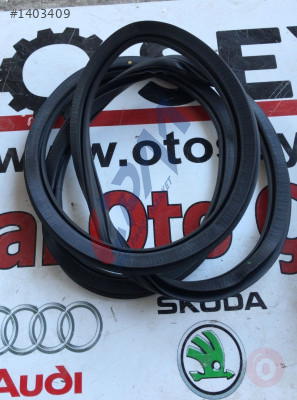 8V4833721B audi a3 2019 sağ arka kapı lastiği