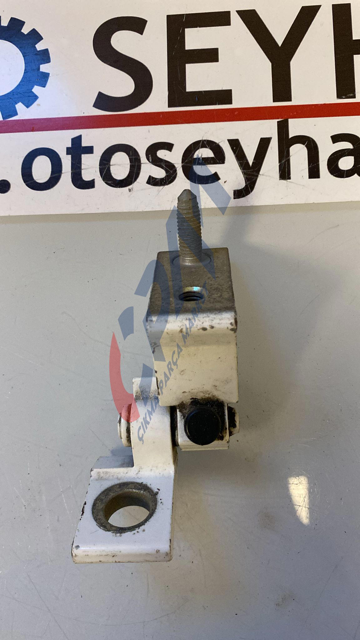 8V0833404E audi A3 sportback 2015 sağ arka kapı üst menteşesi