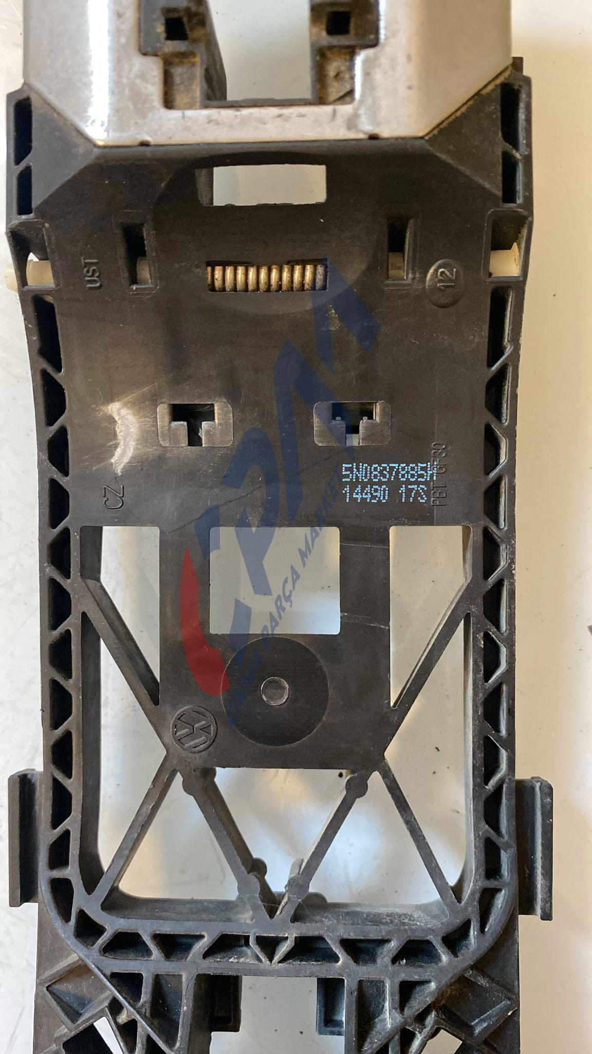 5N0837885H skoda fabia 2011 sol ön kapı kolu braketi