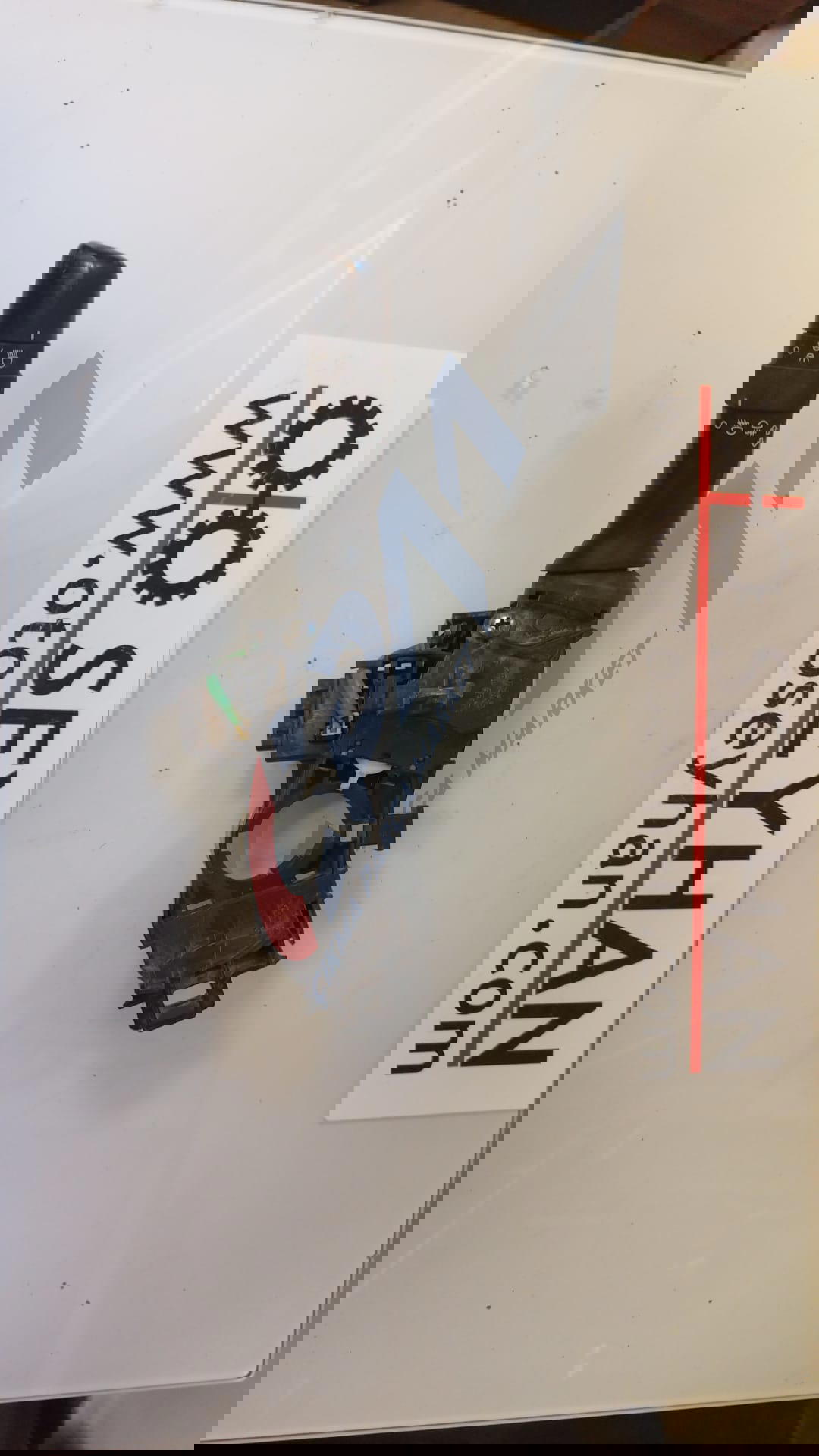 0D300 17F938 Toyota Yaris 2015 far kolu