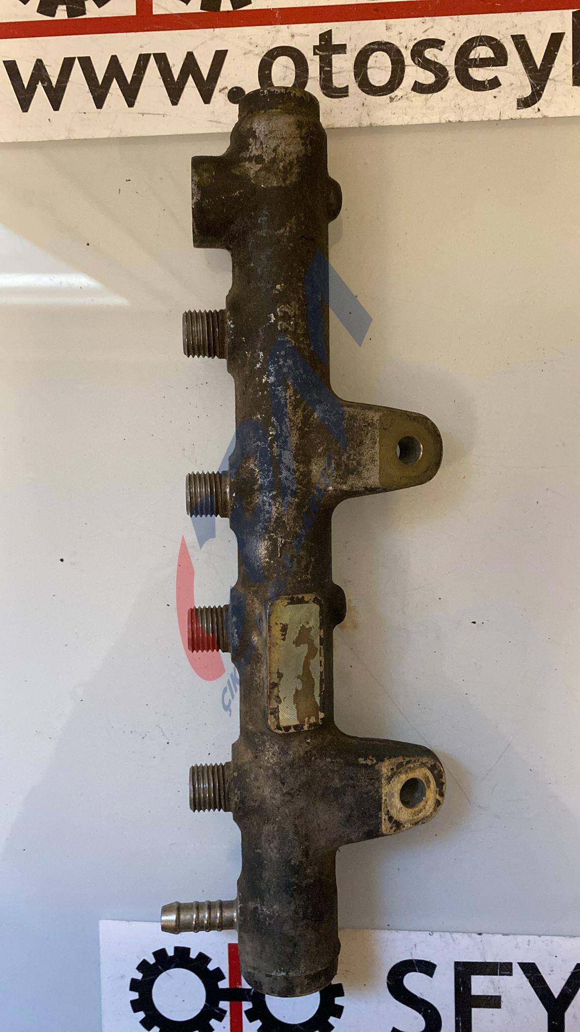 04b130093 Seat ibiza 2012 1.4 tdi CUS motor enjektör rail borusu