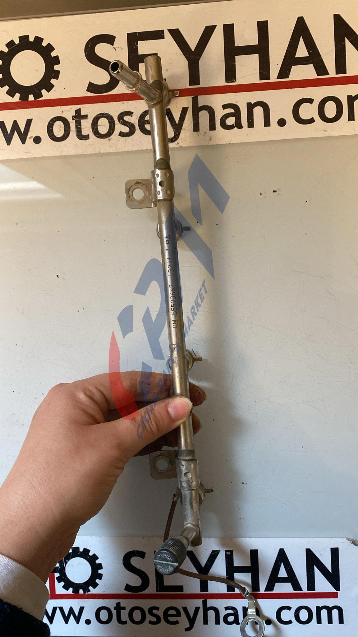 55573667 GM Opel Astra J 1.6 benzinli enjektör kütüğü