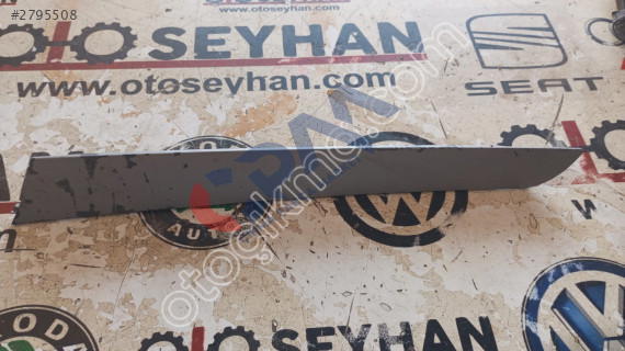 8K0867410 Audi A4 2014 ön sol kapı döşemesi çıtası