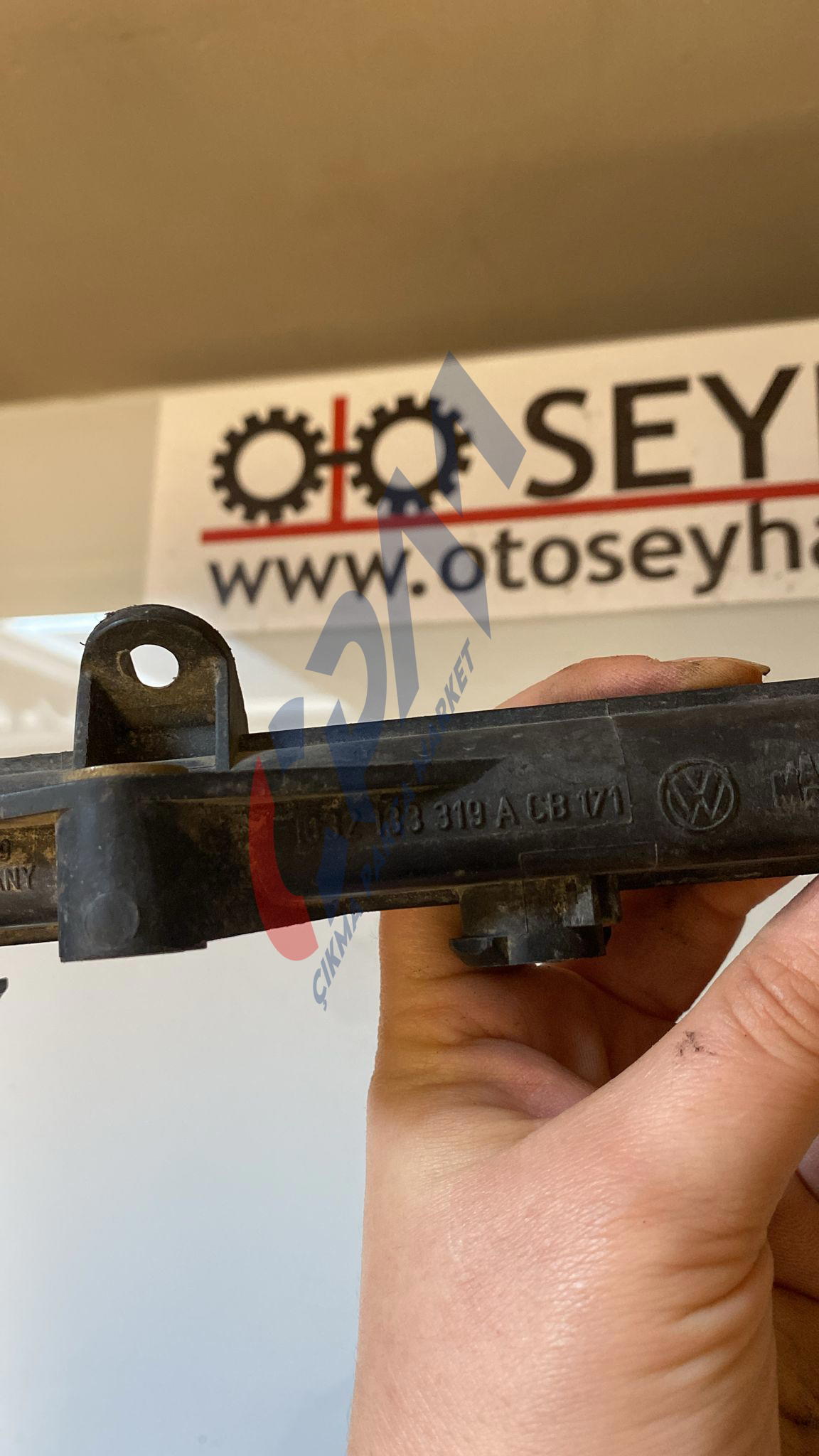 032133319A Volkswagen Polo ibiza 1.6 AEE benzinli enjektör kütüğü