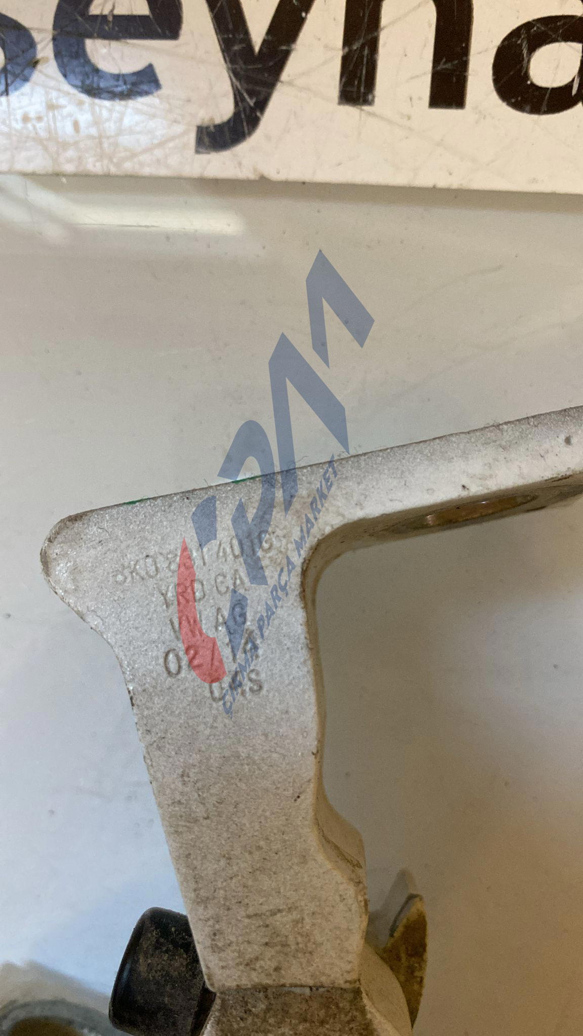 8K0831401G volkswagen jetta 2012 arka sol kapı alt üst menteşesi