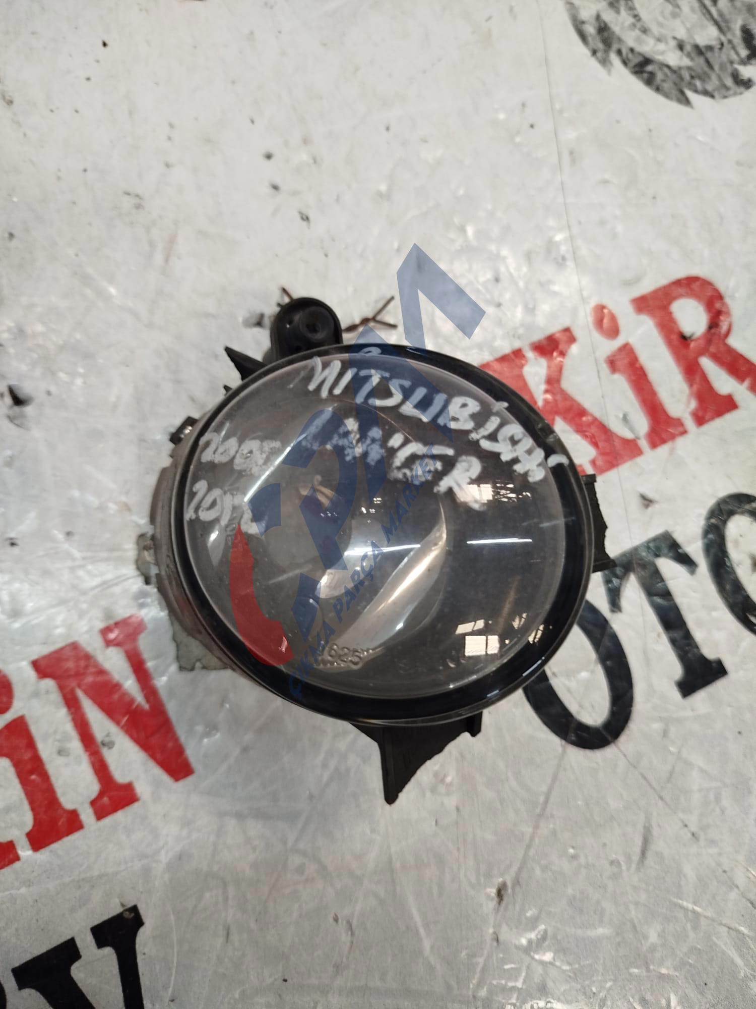 MITSUBISHI LANCER SIS FARI ÇIKMA YEDEK PARÇA
