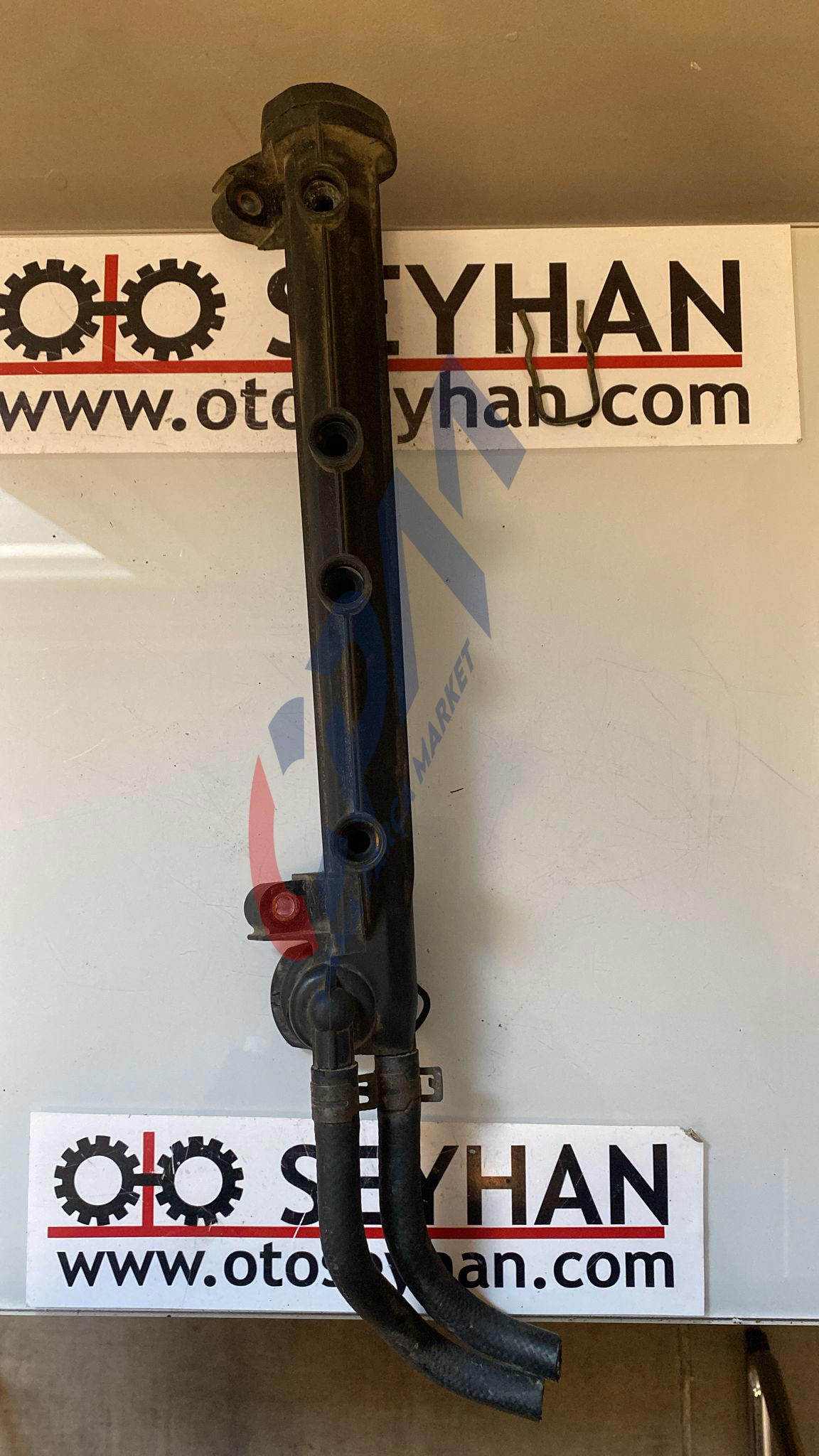 06A133317A Volkswagen Jetta 1.6 AKL enjektör kütüğü