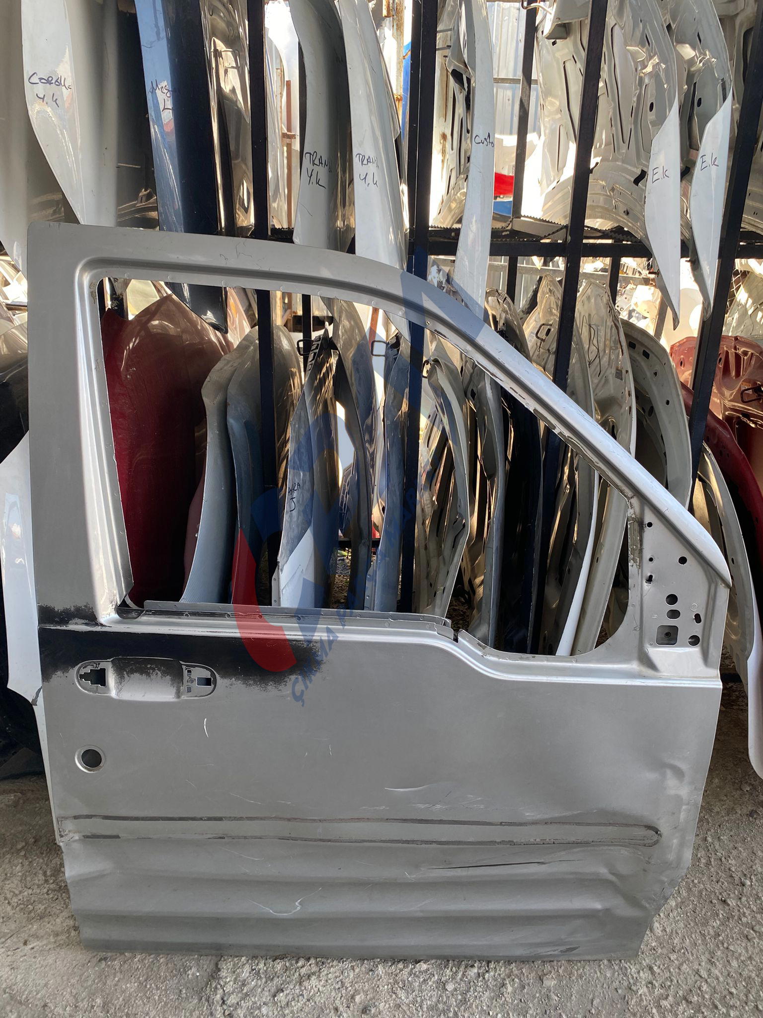 Ford Connect Sağ Ön Kapı