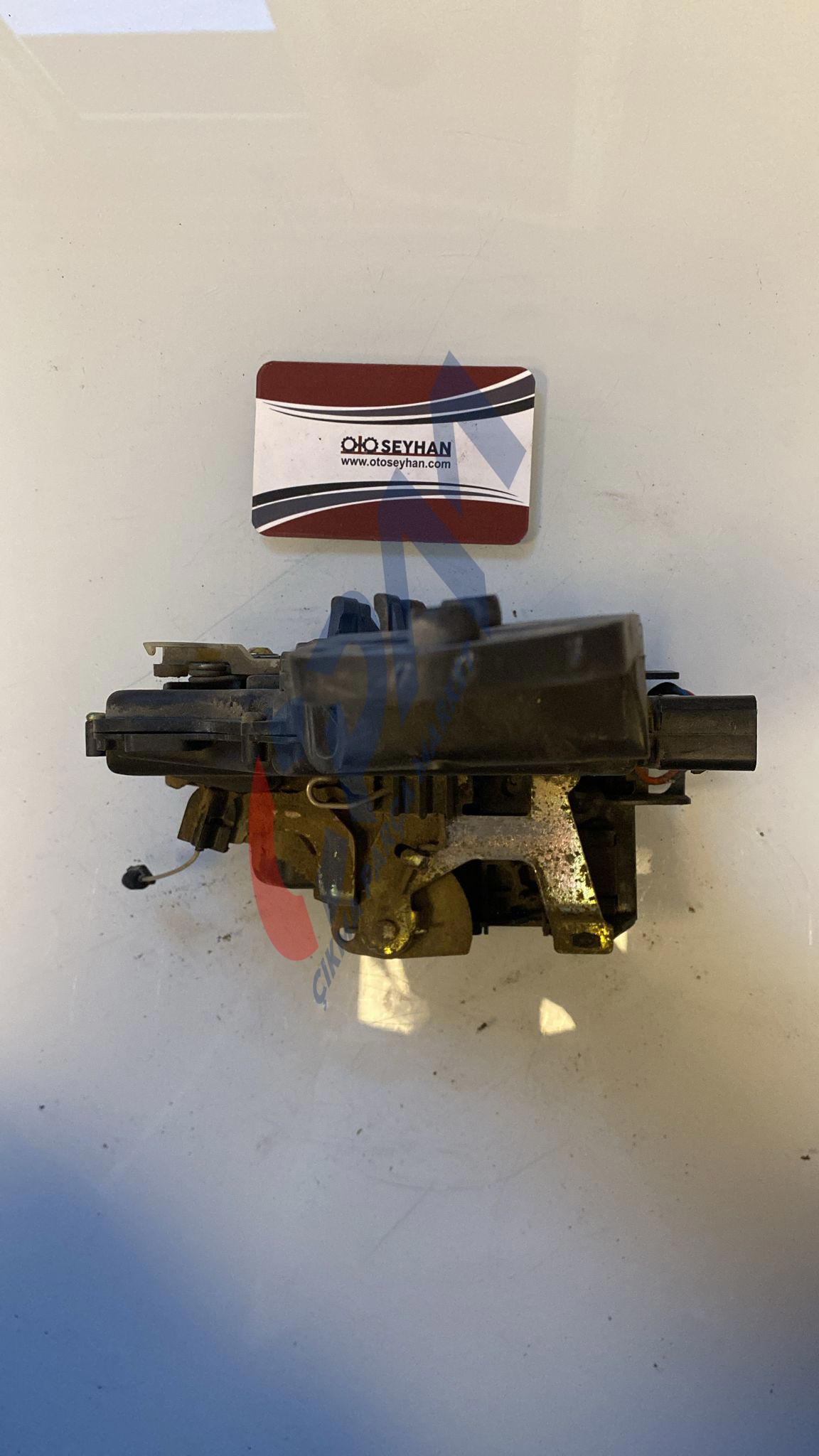 3B4839016A passat b5 sağ arka kapı kilidi