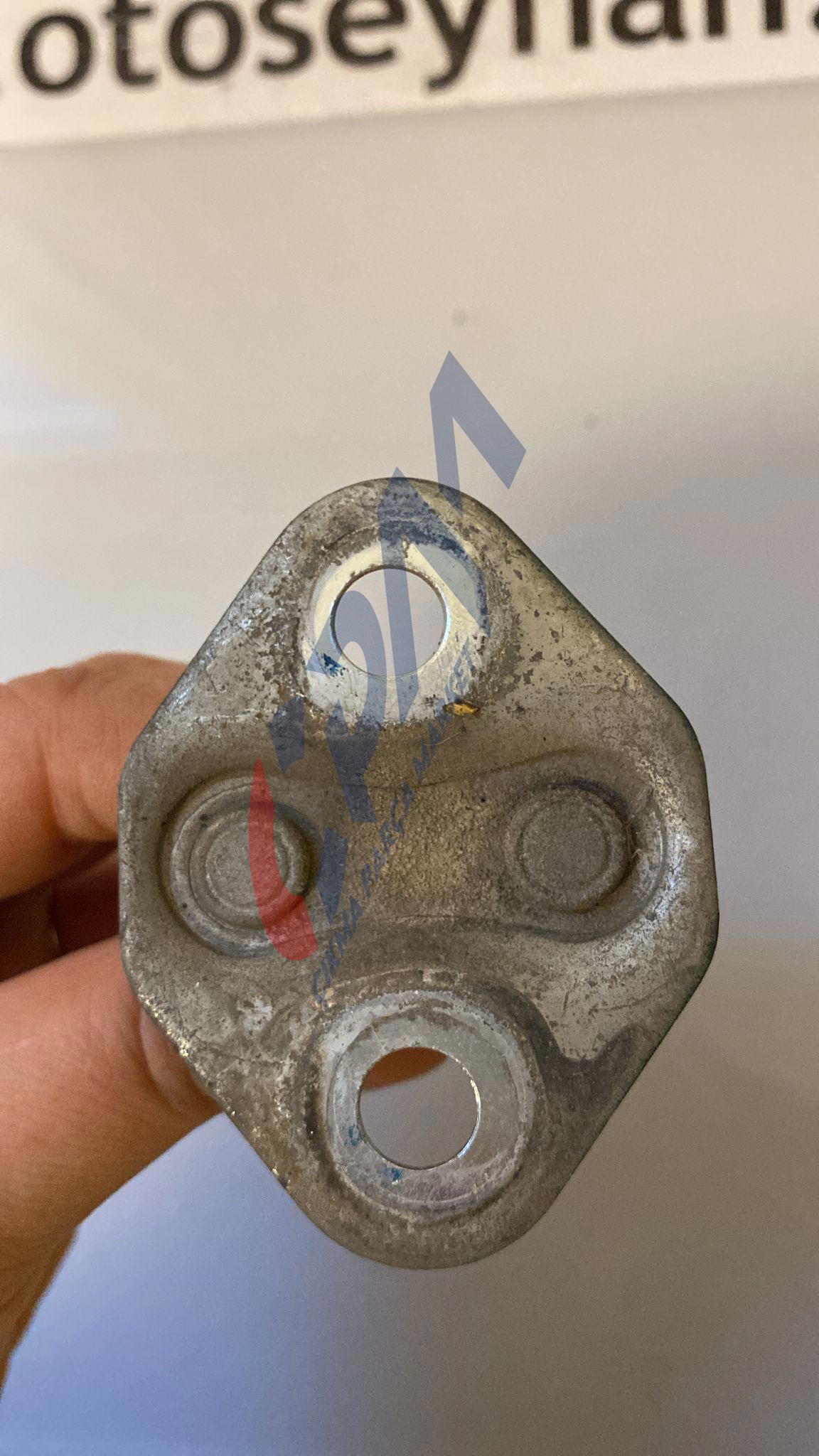 Toyota Carina 1998 sol arka kapı kilit karşılığı