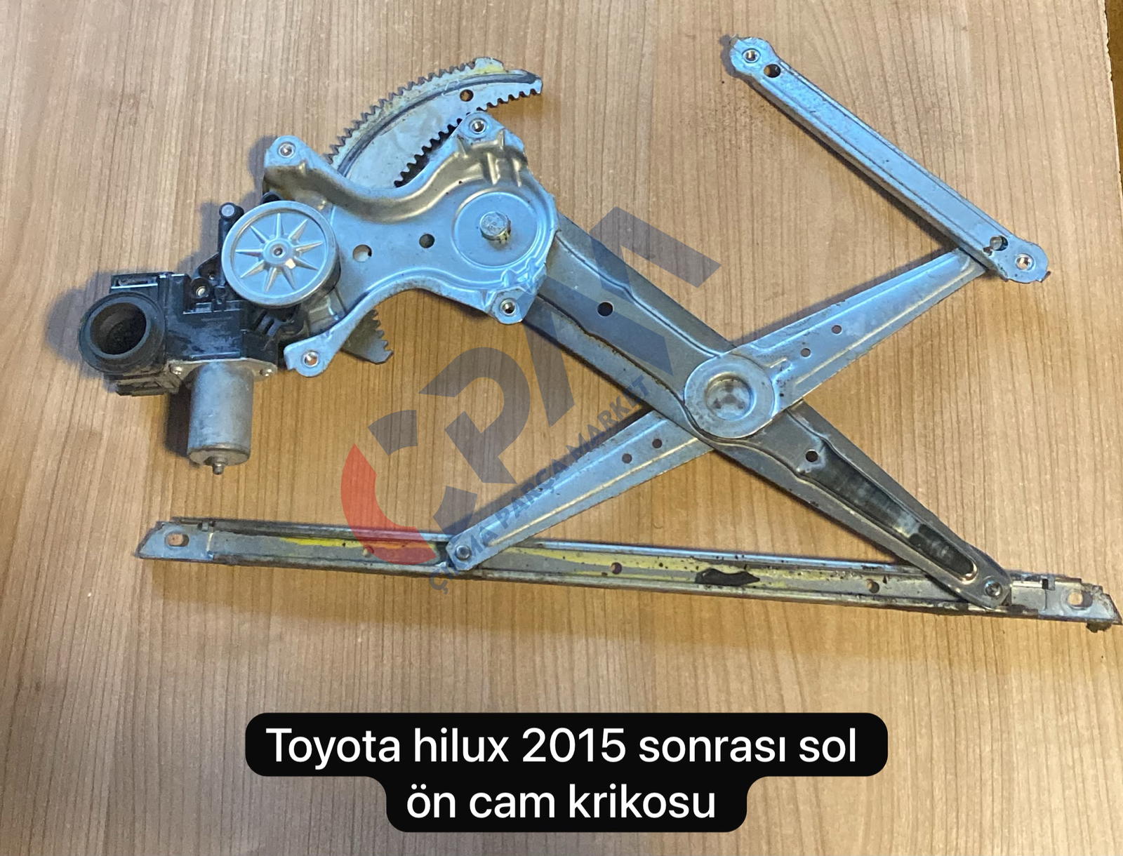 TOYOTA HİLUX 2015 SONRASI SOL ÖN CAM KRİKOSU TEL:05326000379