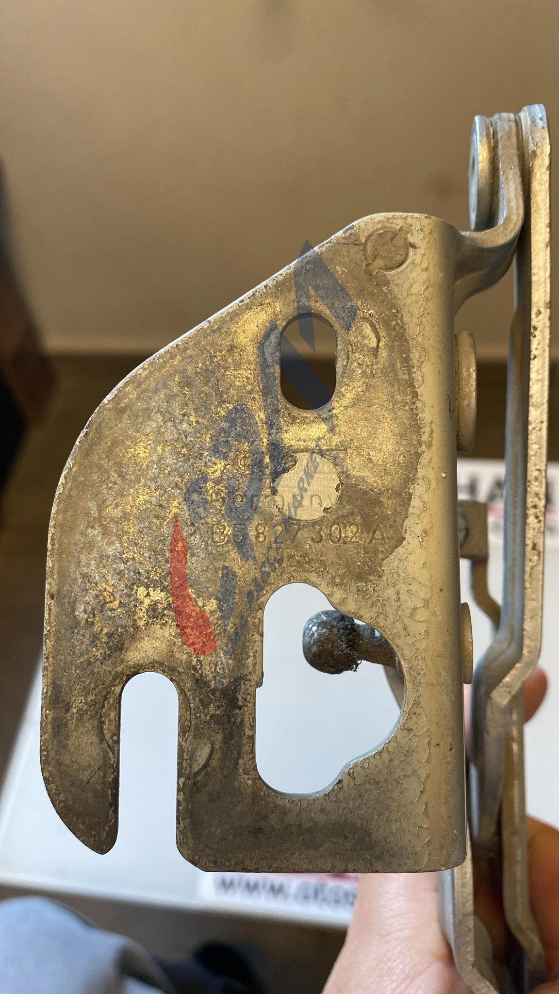 3B5827302A volkswagen passat B5 bağaj menteşesi sağ