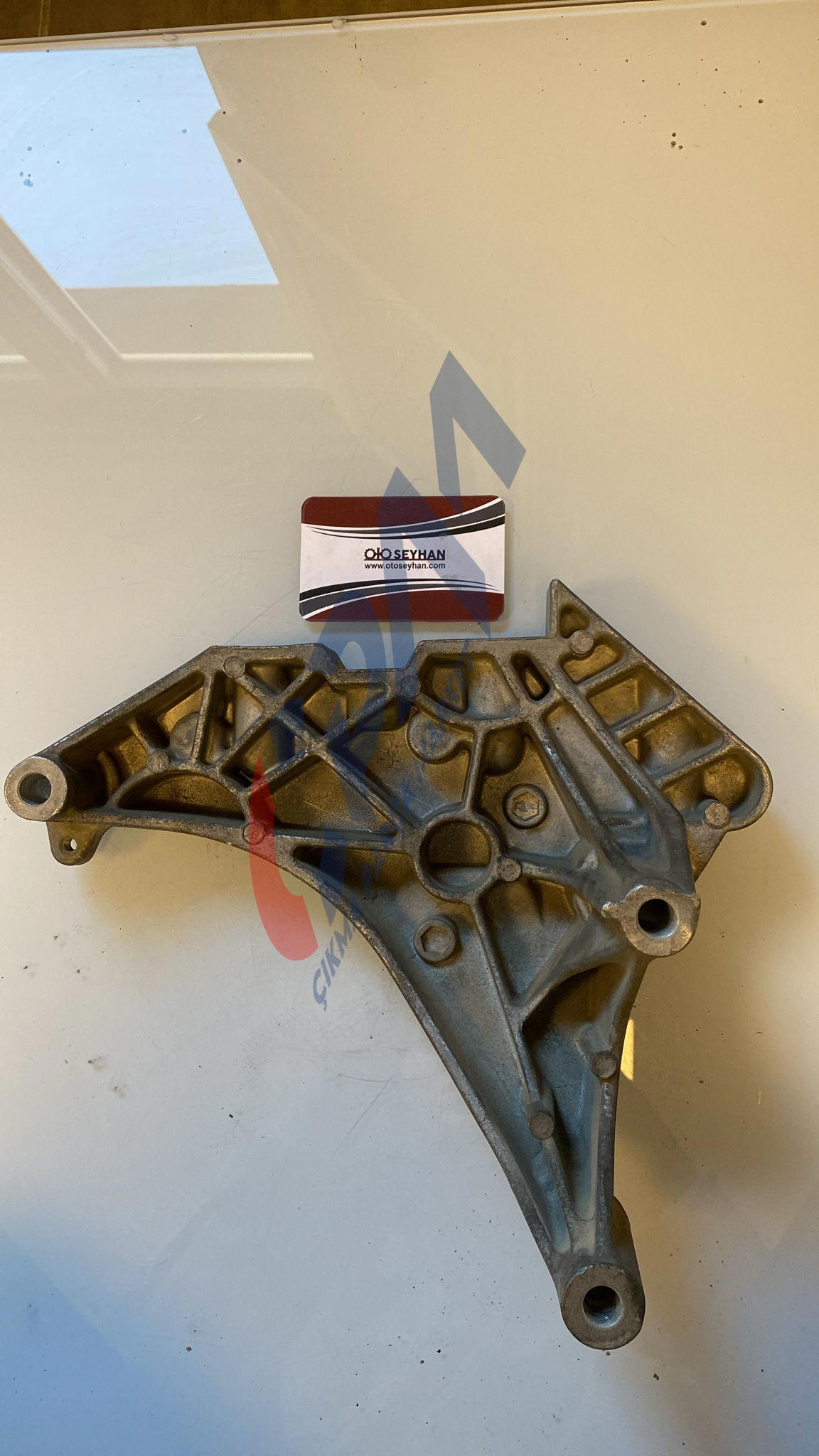 03L199207 cay sağ motor kulağı braketi