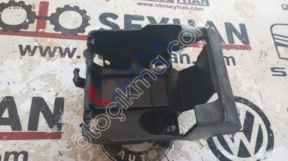 8K0907713 Audi A4 2014 kontrol ünitesi braketi