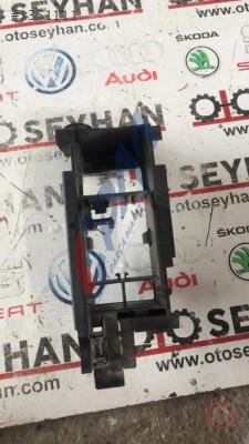1K0937546 vw jetta 2009 sağ koltuk altı fiş yuvası