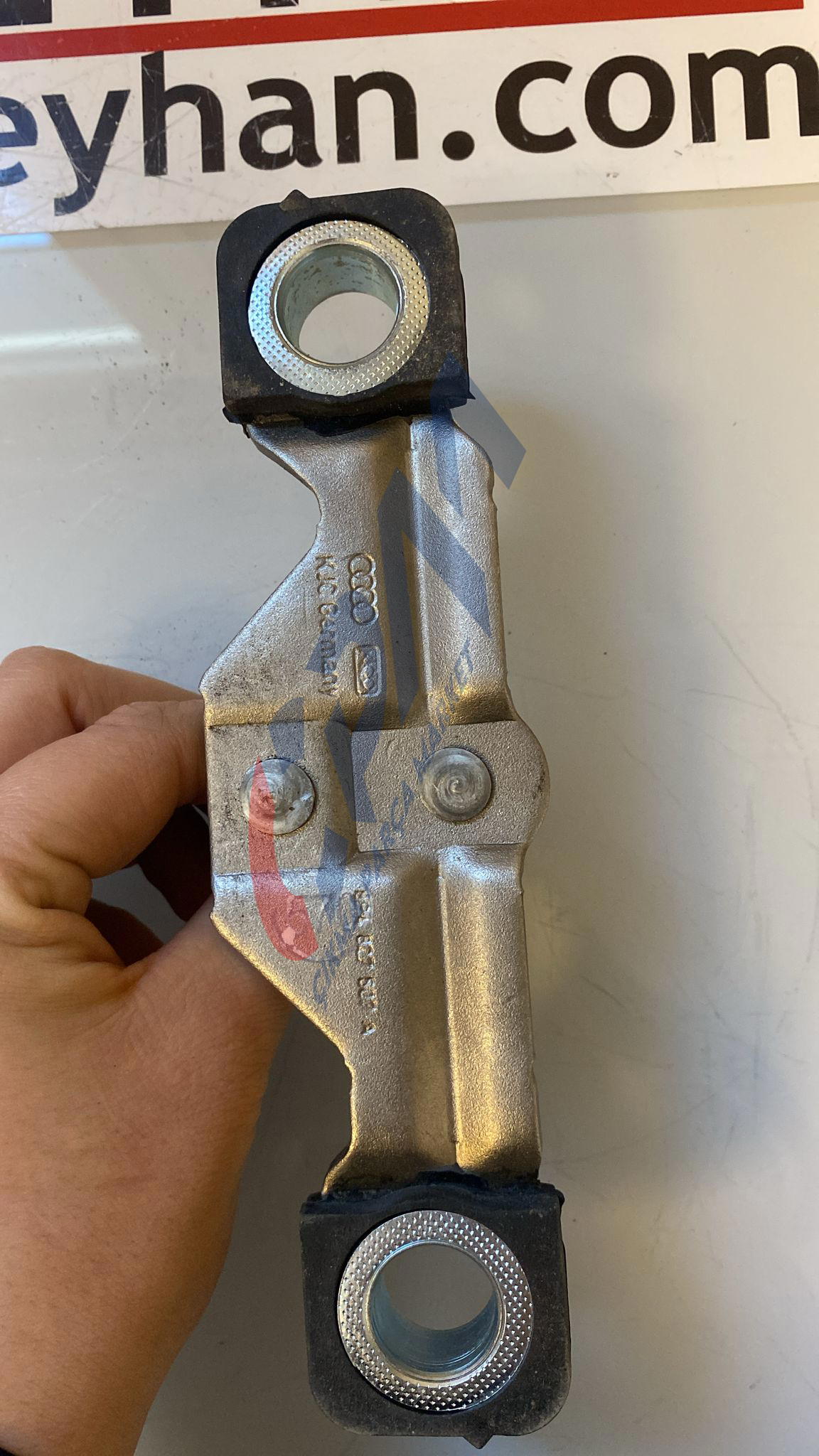 8P4827507A audi a3 sportback 2008 bağaj kilit karşılığı