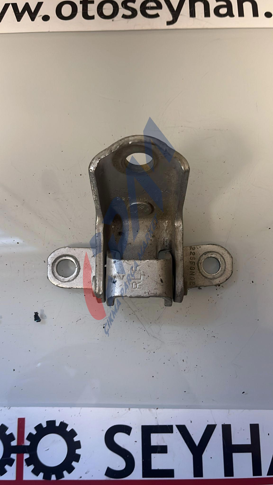 8A6A A22810 CF 1685818 Ford Fiesta 2002 2008 sağ ön kapı alt menteşesi