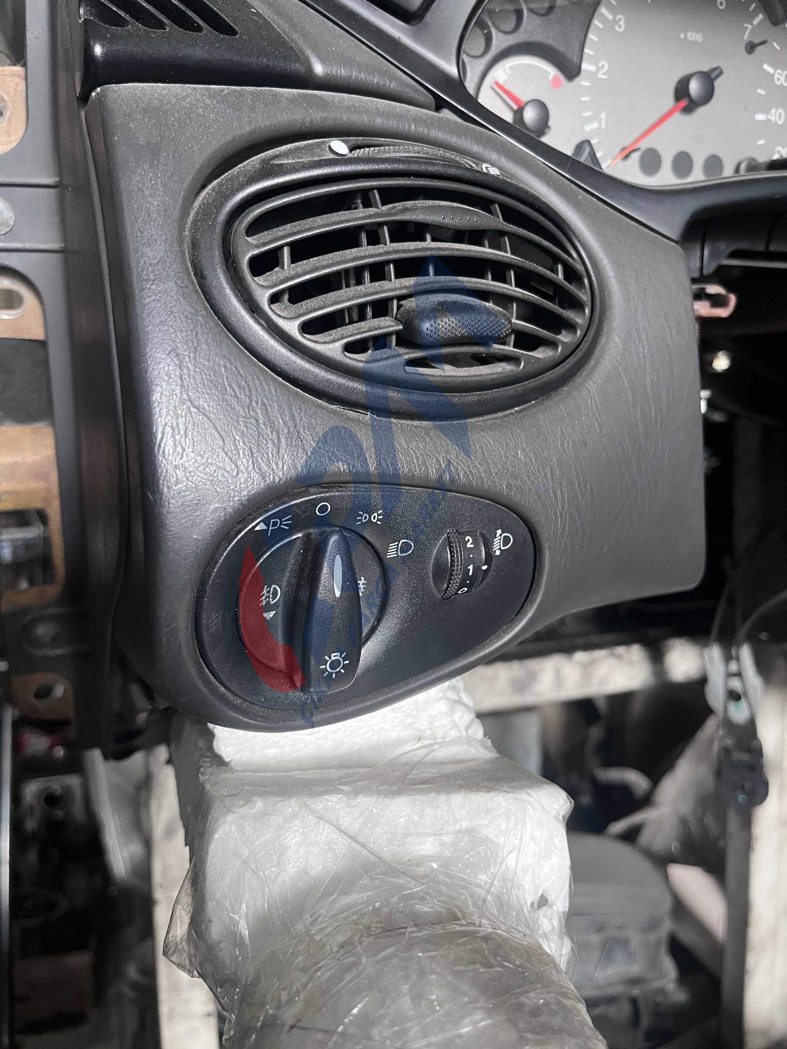 FORD FOCUS 1 FAR ANAHATARI