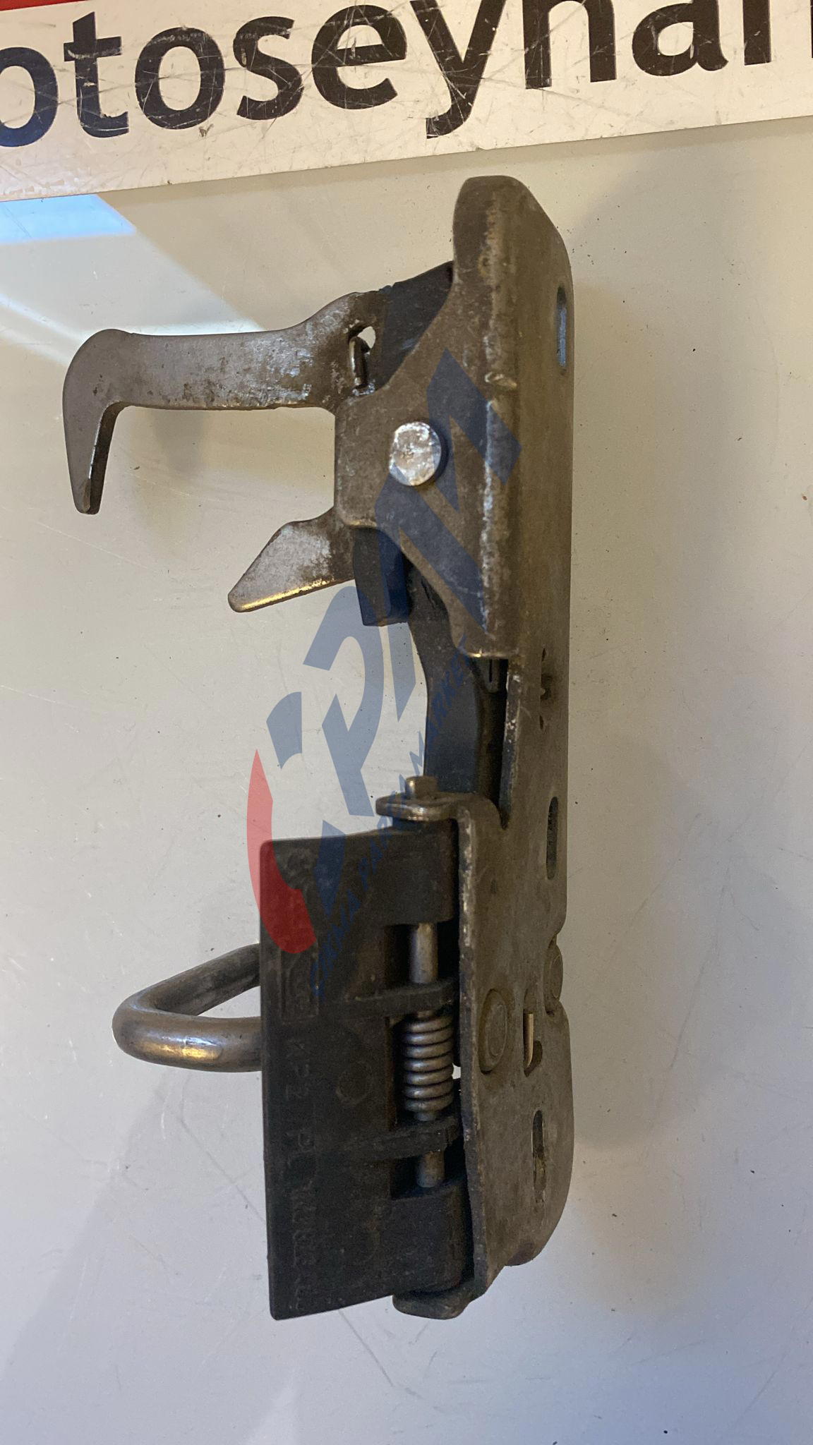 1K0823480 Volkswagen Tiguan 2012 kaput kilit karşılığı