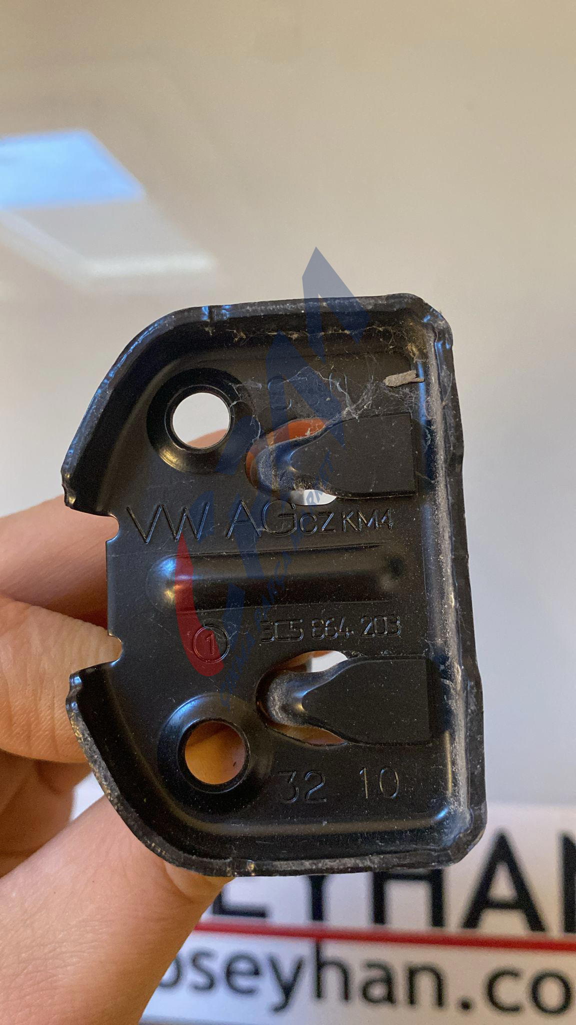 3C5864203 Volkswagen Golf 7 arka koltuk kilit karşılığı sağ sol