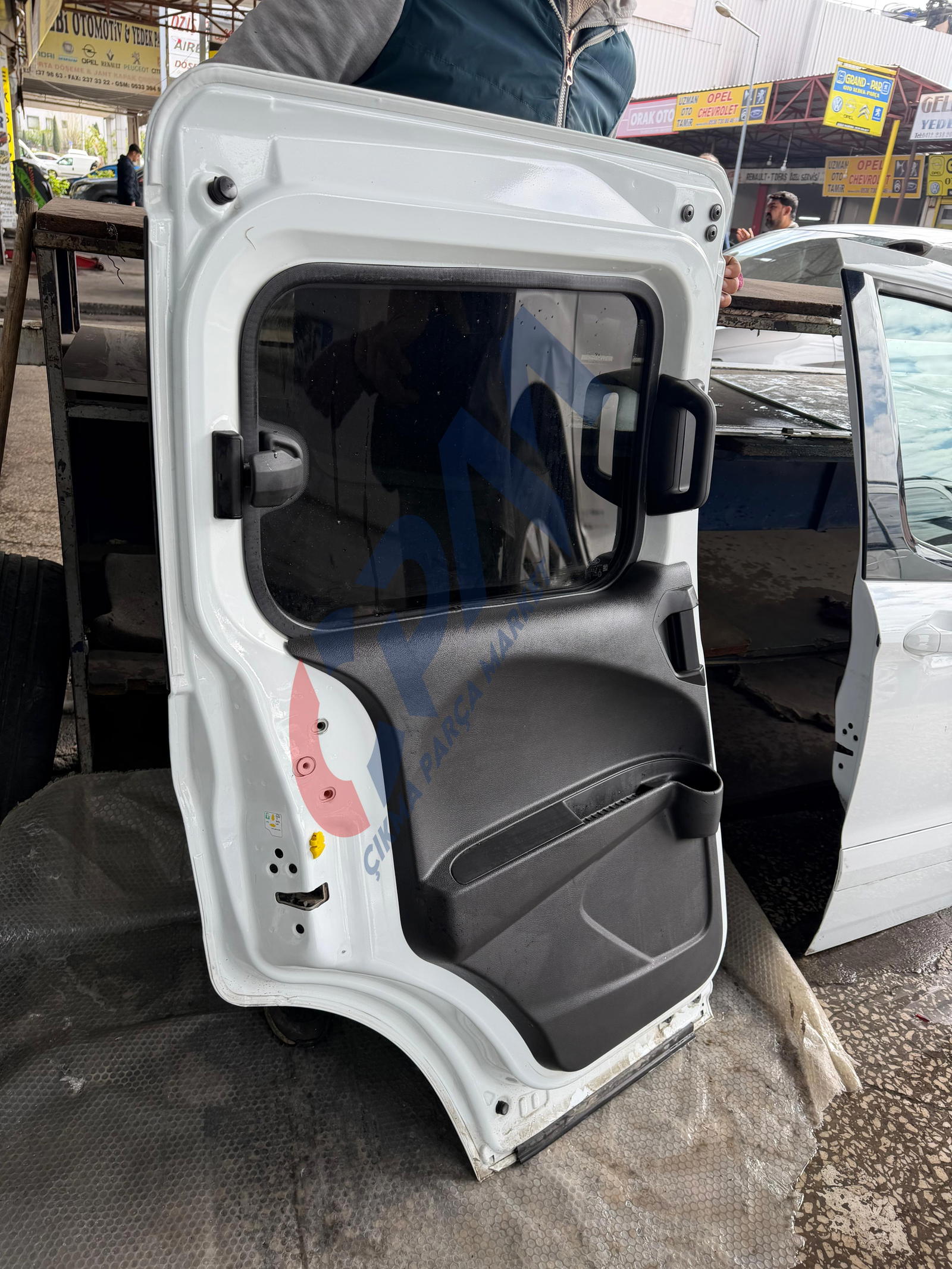2014 2020 FORD TOURNEO COURIER SÜRGÜLÜ SOL ARKA KAPI