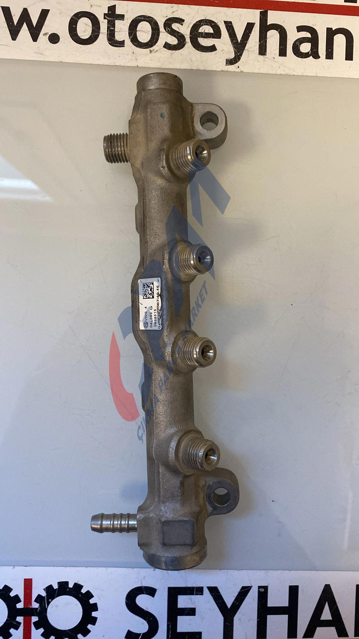 04L089G Volkswagen Passat B8 2.0 tdi CRL motor enjektör rail borusu
